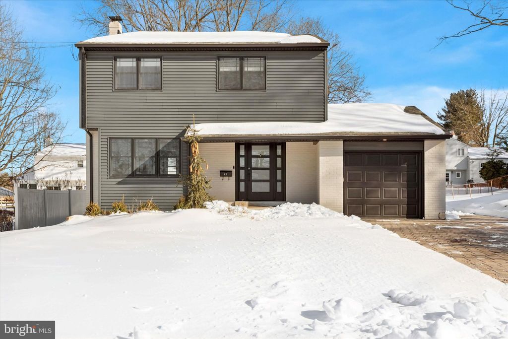 Photo of 17 Mclaughlin Drive, DOYLESTOWN, PA 18901 (MLS # PABU2113918)