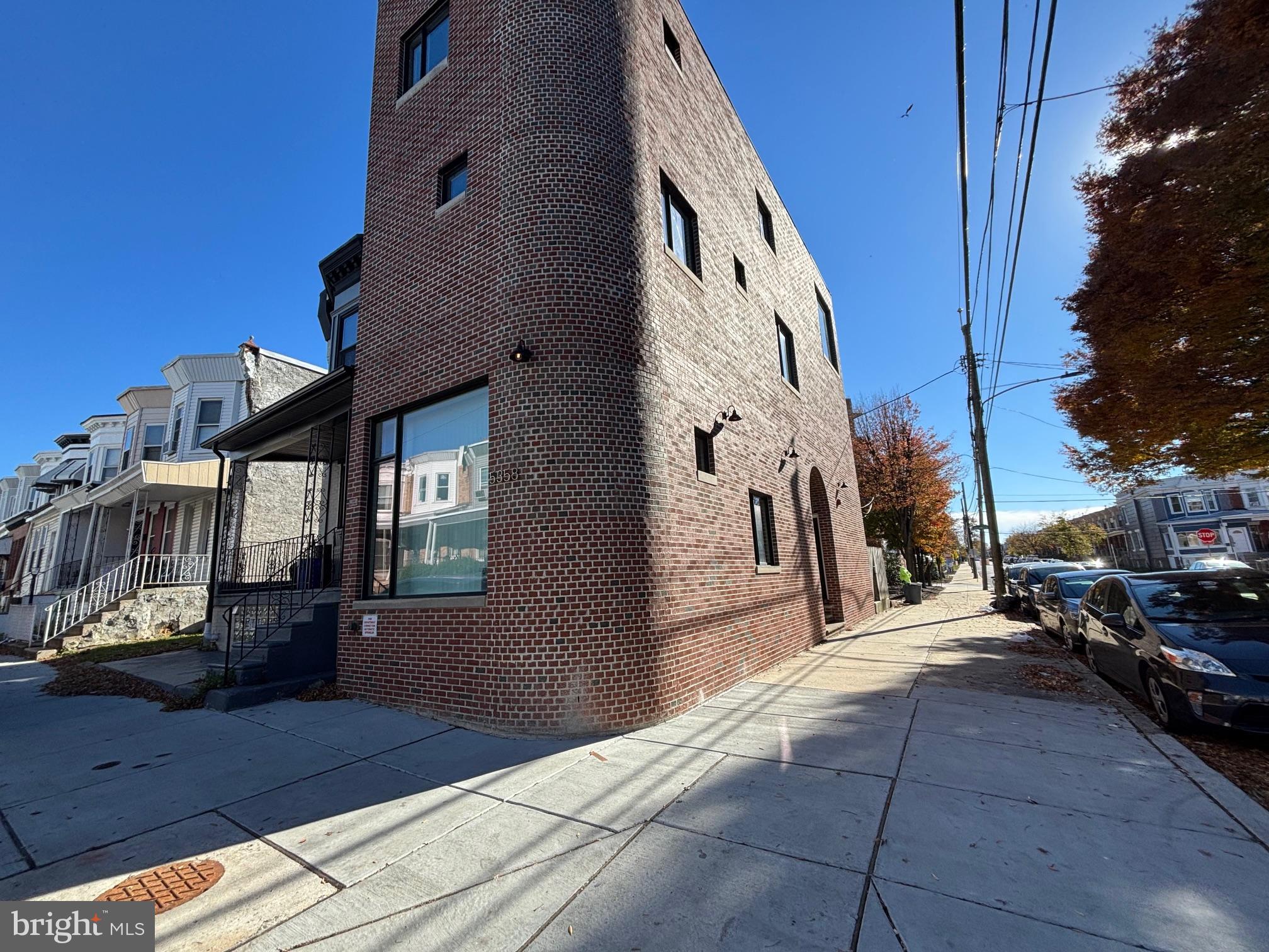 UNIVERSITY CITY - Commercial Lease