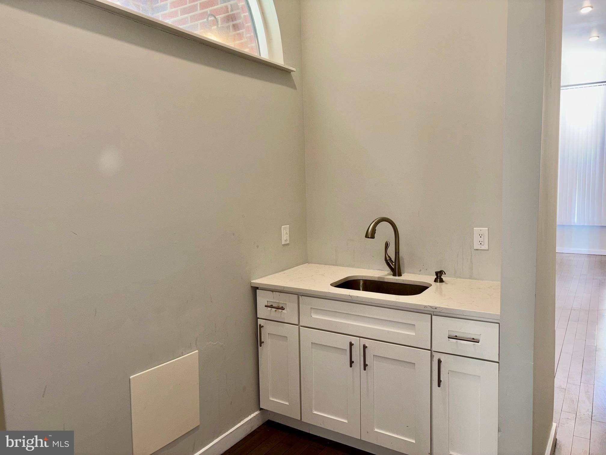 UNIVERSITY CITY - Commercial Lease