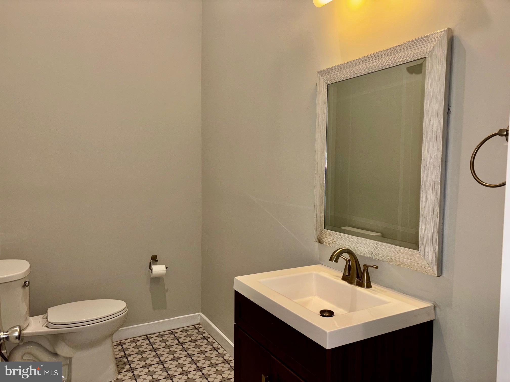 UNIVERSITY CITY - Commercial Lease