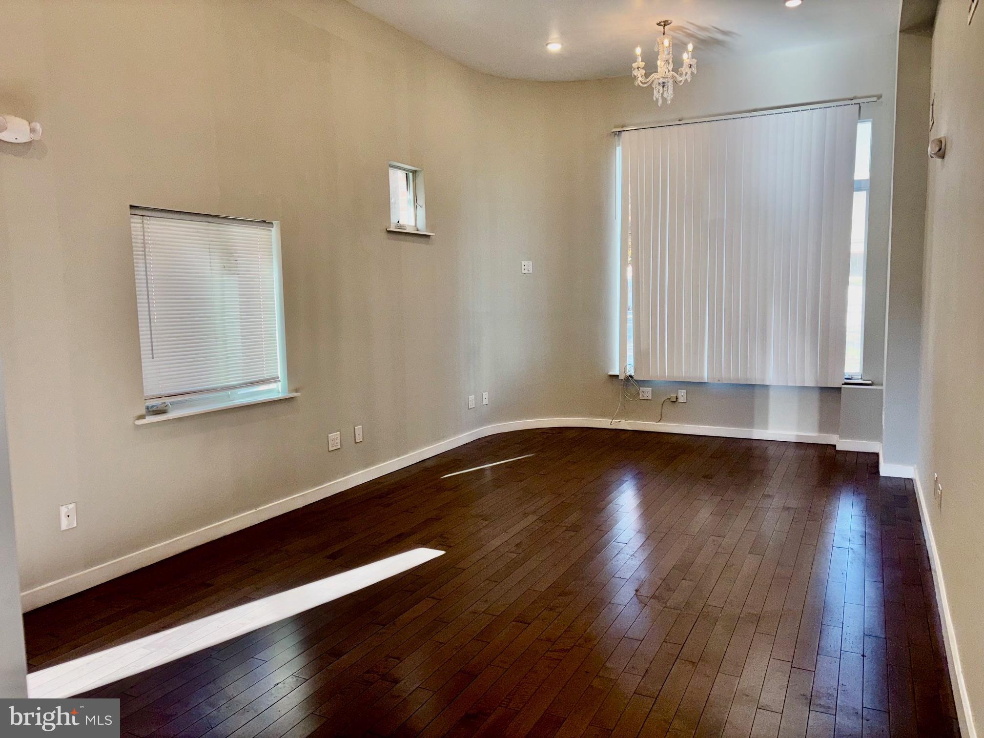 UNIVERSITY CITY - Commercial Lease