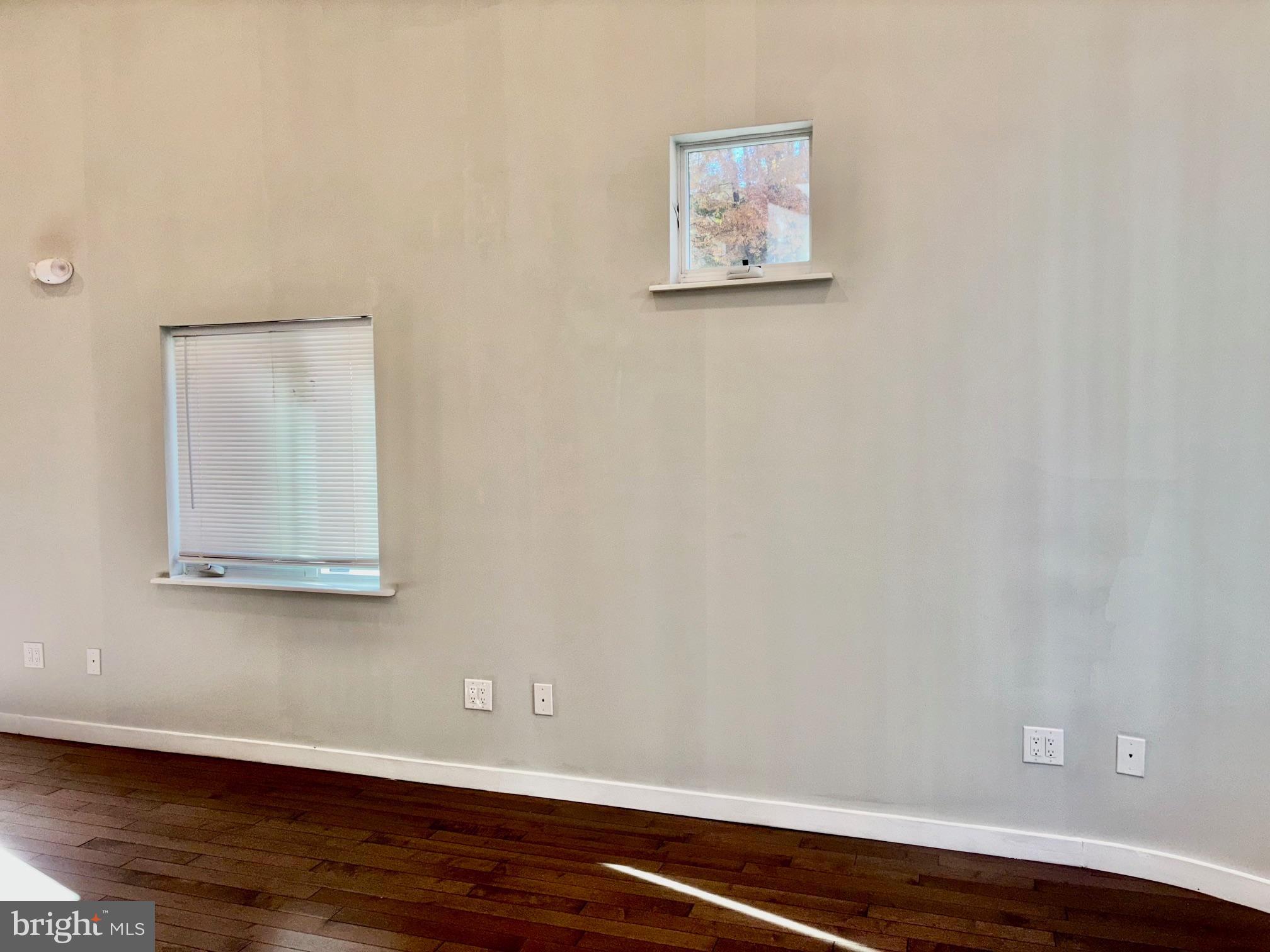 UNIVERSITY CITY - Commercial Lease