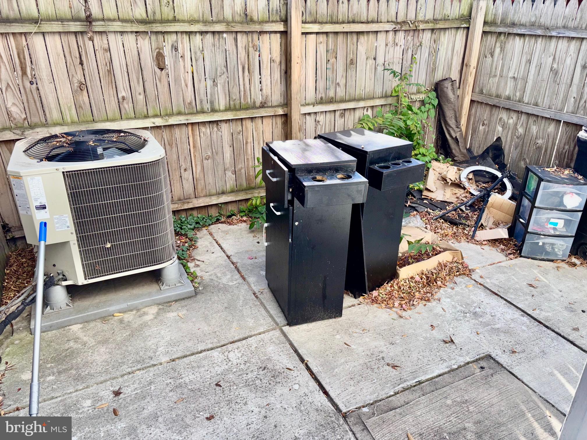 UNIVERSITY CITY - Commercial Lease