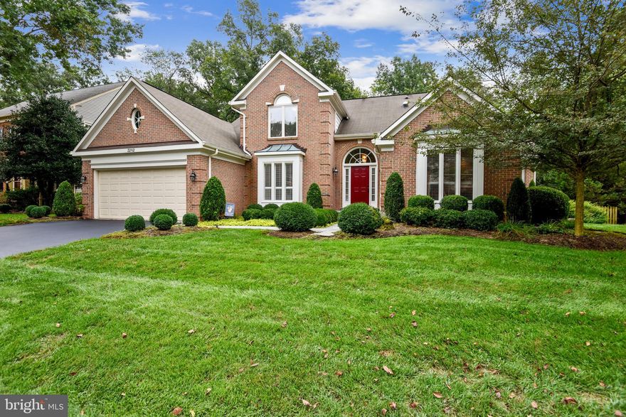 Rarely Available in Franklin Farm/Still Oaks! MAIN LEVEL MASTER! Stunning 5 bedroom/4.5 bath Colonial in Oakton HS Pyramid. Incredible Kitchen renovation including high-end hickory cabinetry, 2 ovens (one gas/one electric), 6 burner gas cooktop, stunning quartz countertops, beverage refrigerator, touchless water faucet, instant hot, warming drawer and more! Owners have also installed all new hardwood on the main level, removed one wall to make the kitchen open to the Family Room.  Sunny Main level Master Bedroom with vaulted ceiling, his and hers walk-in closets. Master bath has a gorgeous claw foot soaking tub, dual vanities and a large walk in shower with bench.  Vaulted family room with wood burning fireplace, formal living room (can be used as office) and dining room.  Plantation shutters throughout main level as well as beautiful custom trim work. Walk out to high-end no-maintenance deck with view of a peaceful, fully fenced back yard and patio. Path to tot lot is right behind the house ? a no-maintenance play set! Upstairs features three generously-sized bedrooms, one with a private bathroom (can also be used as a Master Bedroom). The second and third upstairs bedrooms share a jack and jill bathroom. Dual Zone heating and air (one replaced in 2019 and one in 2017).    Lower level has an additional large bedroom, full bathroom, office/den AND exercise room, as well as a large family room and wet bar.  This beautiful home has all the sought-after amenities of Franklin Farm to include pools, tennis courts, tot lots, basketball courts and more.