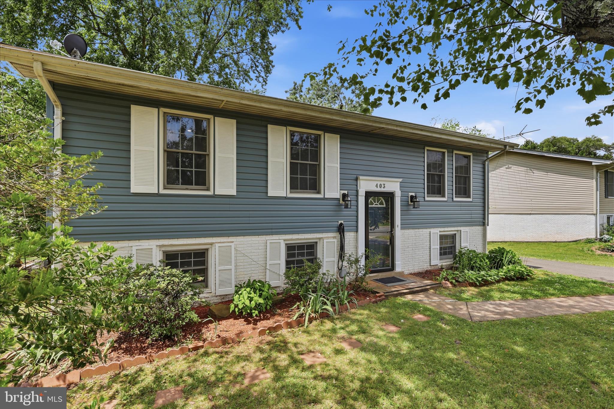 403 E LAUREL AVENUE