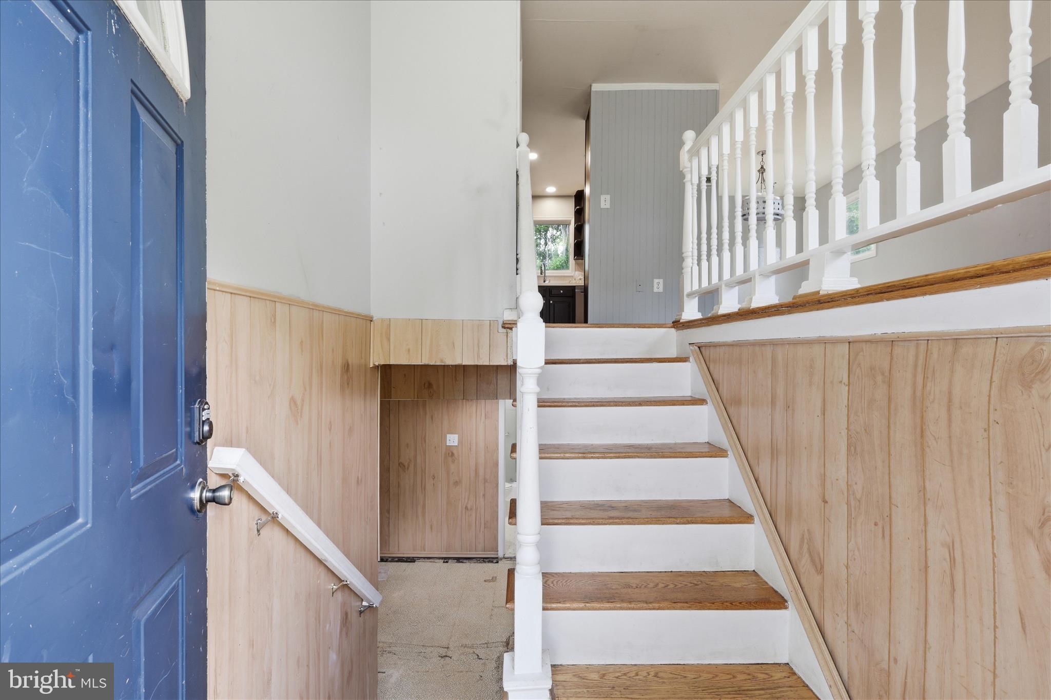 403 E LAUREL AVENUE
