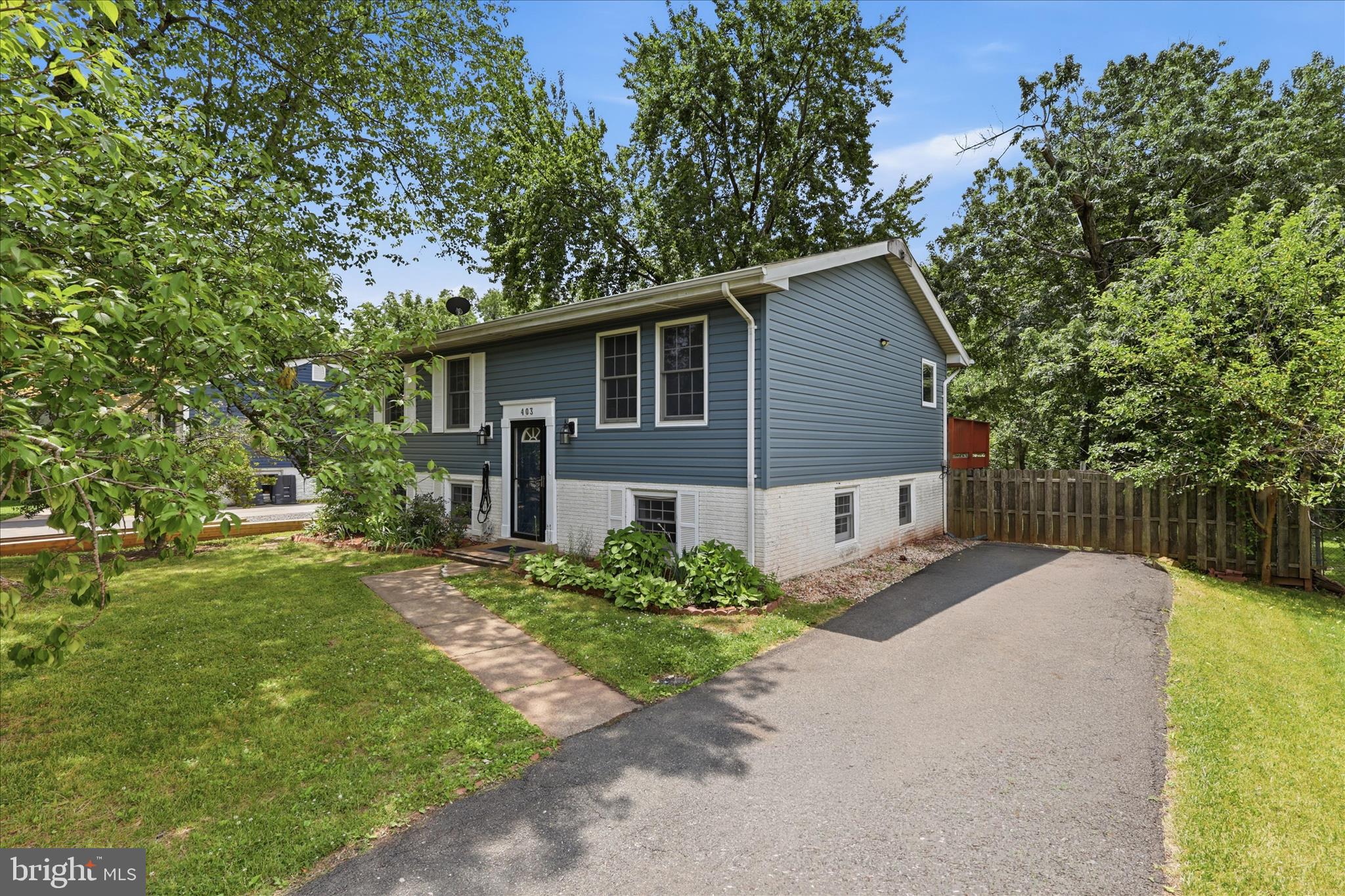403 E LAUREL AVENUE
