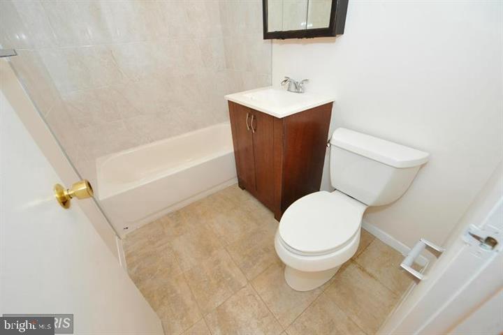 GLEN ECHO - Residential Lease