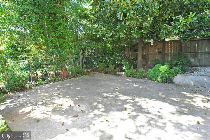 GLEN ECHO - Residential Lease