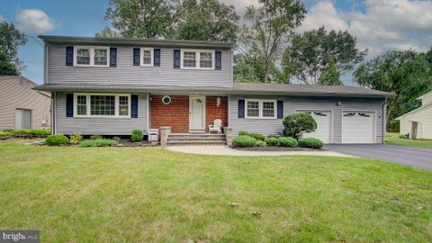 Homes For Sale - 10 Cornwall Drive<br/> Mercer County, EAST WINDSOR, NJ 08520