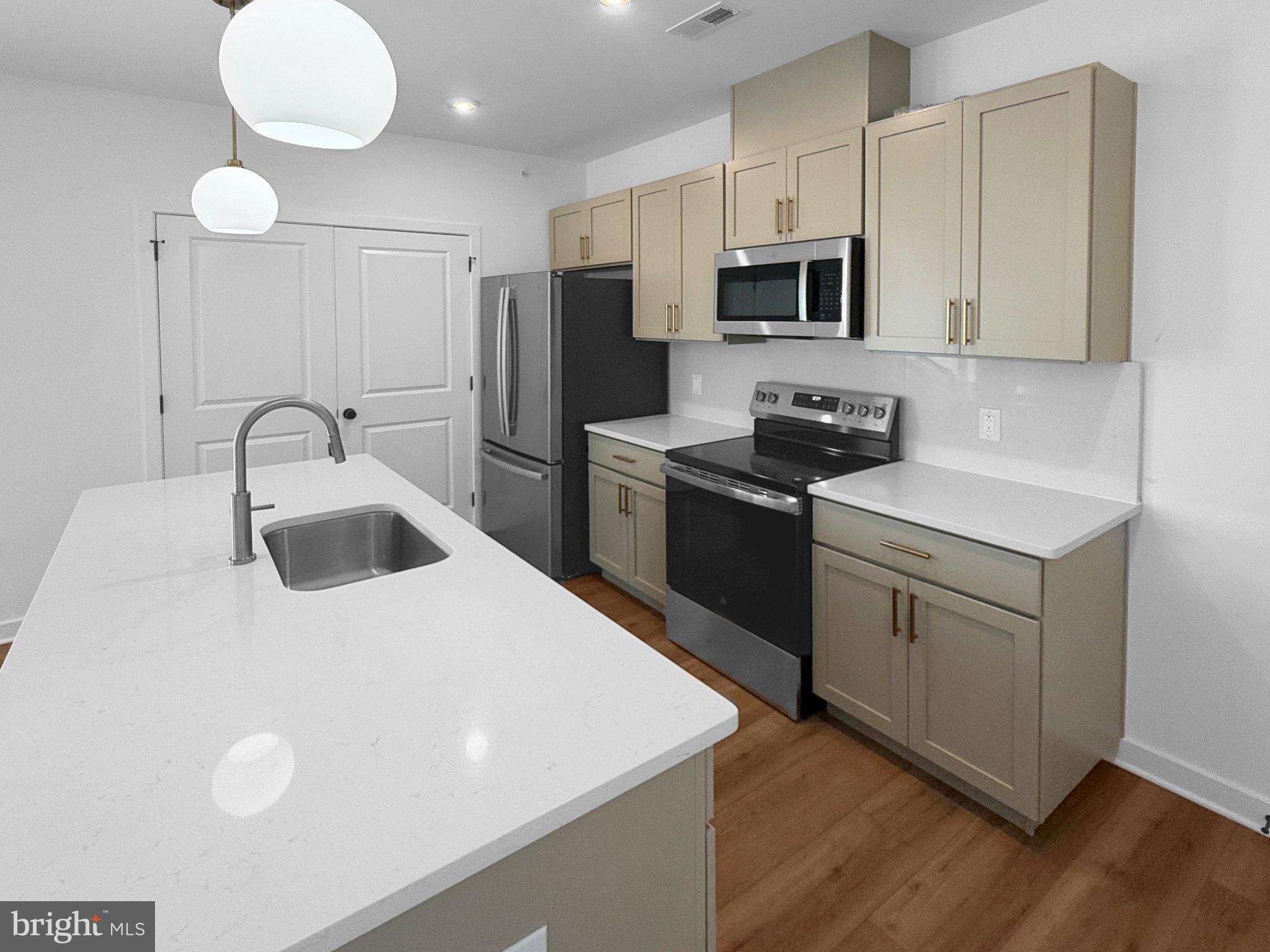 365 BUTLER AVENUE W 1B