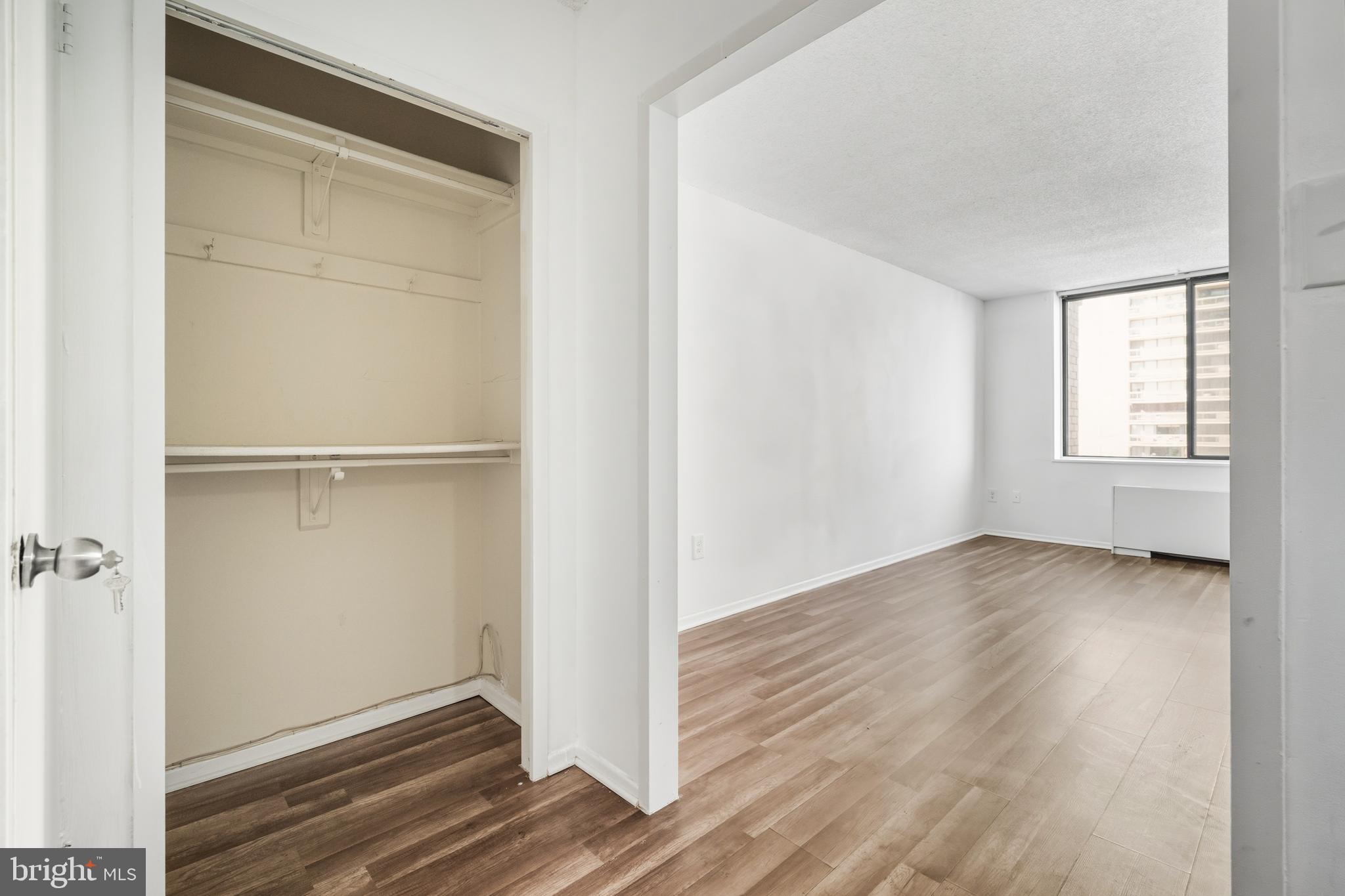 SKYLINE PLAZA - Residential