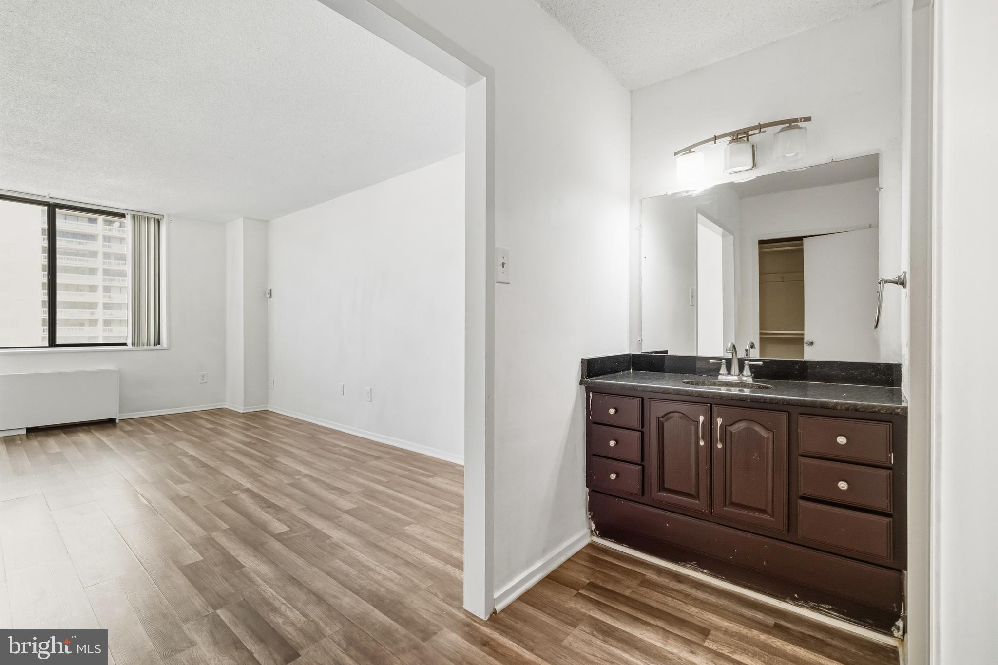 SKYLINE PLAZA - Residential