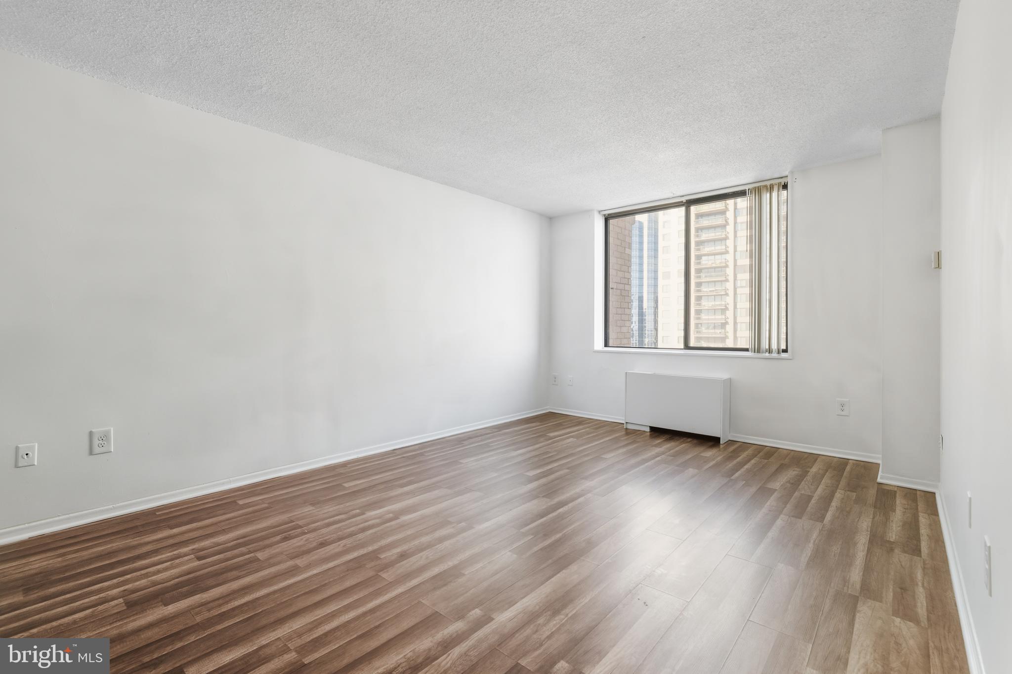 SKYLINE PLAZA - Residential