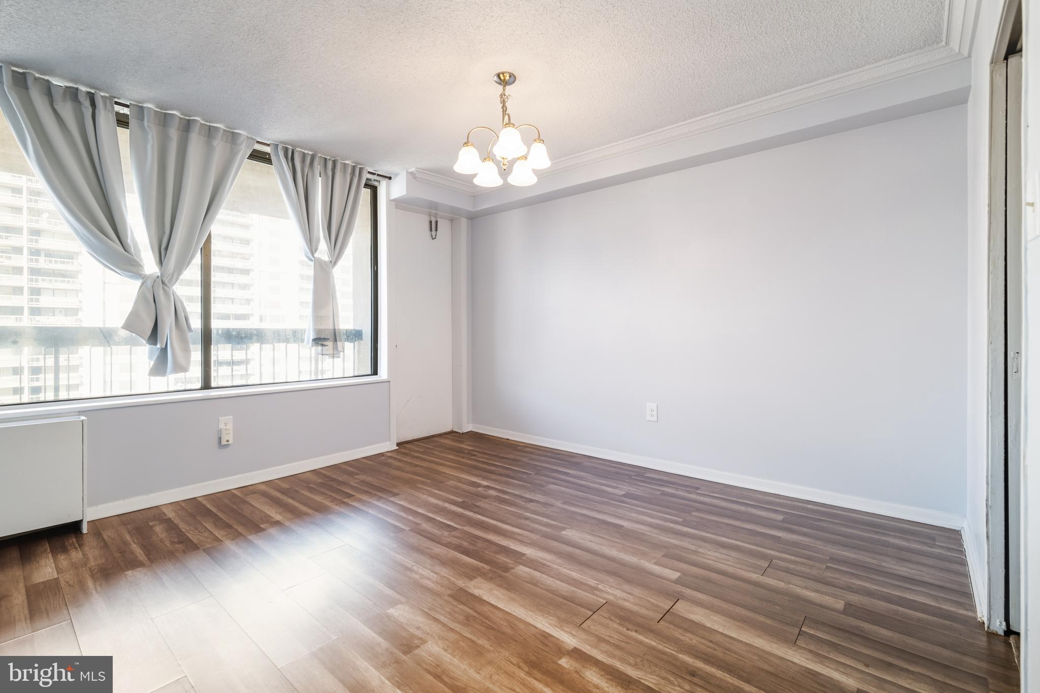 SKYLINE PLAZA - Residential