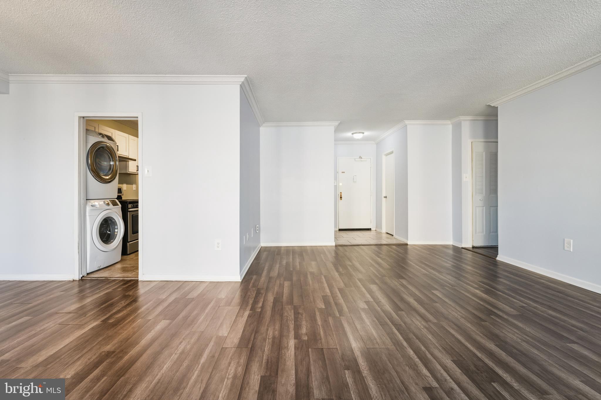 SKYLINE PLAZA - Residential