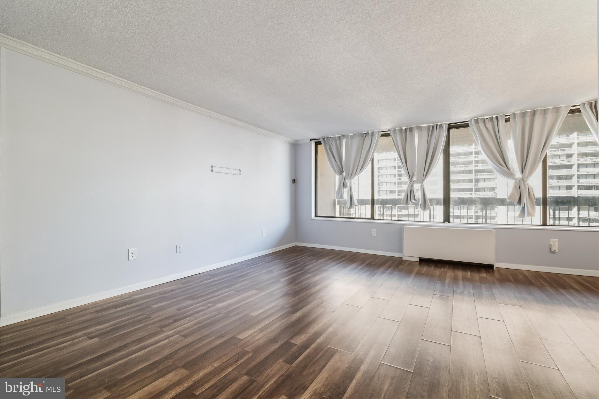 SKYLINE PLAZA - Residential