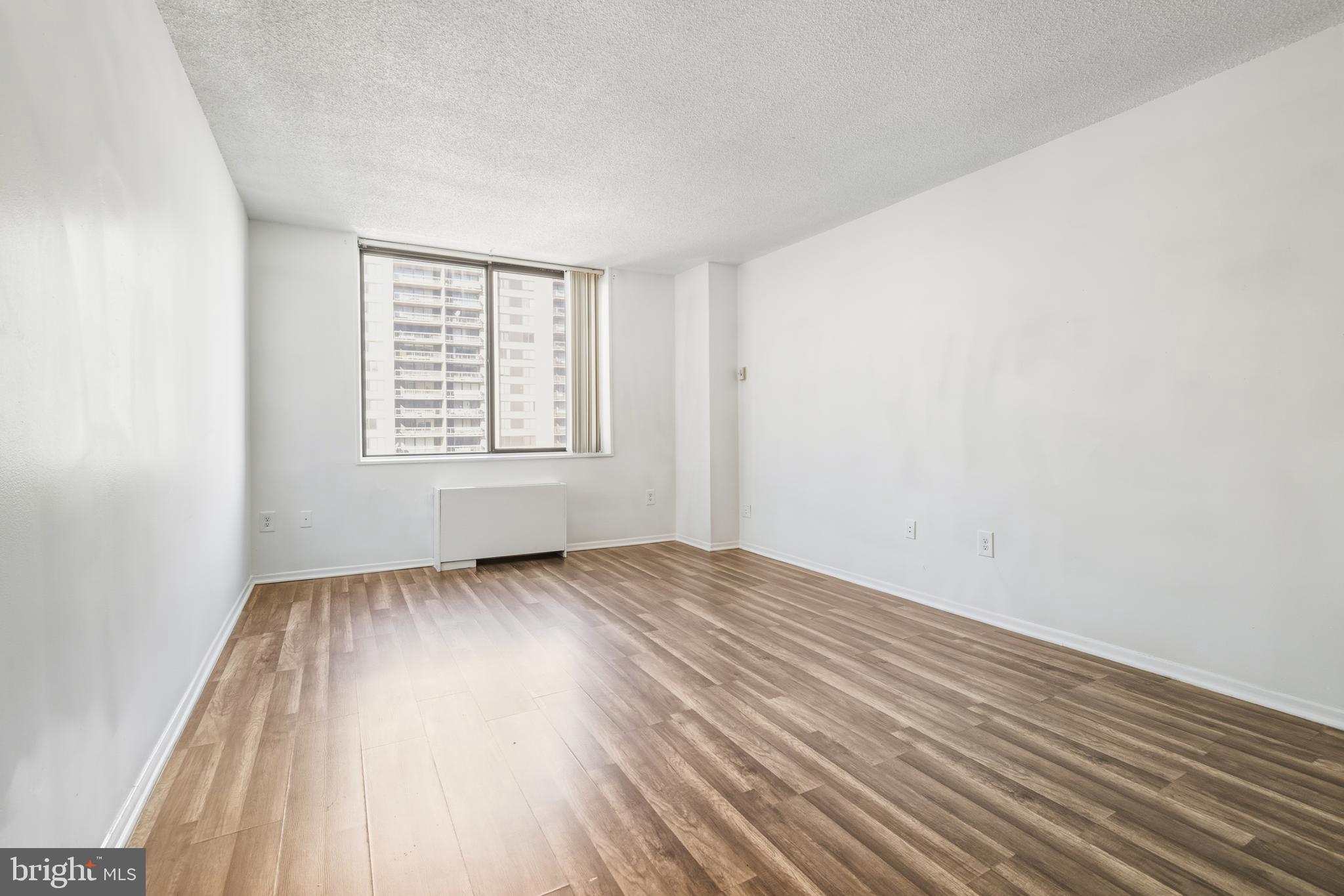 SKYLINE PLAZA - Residential