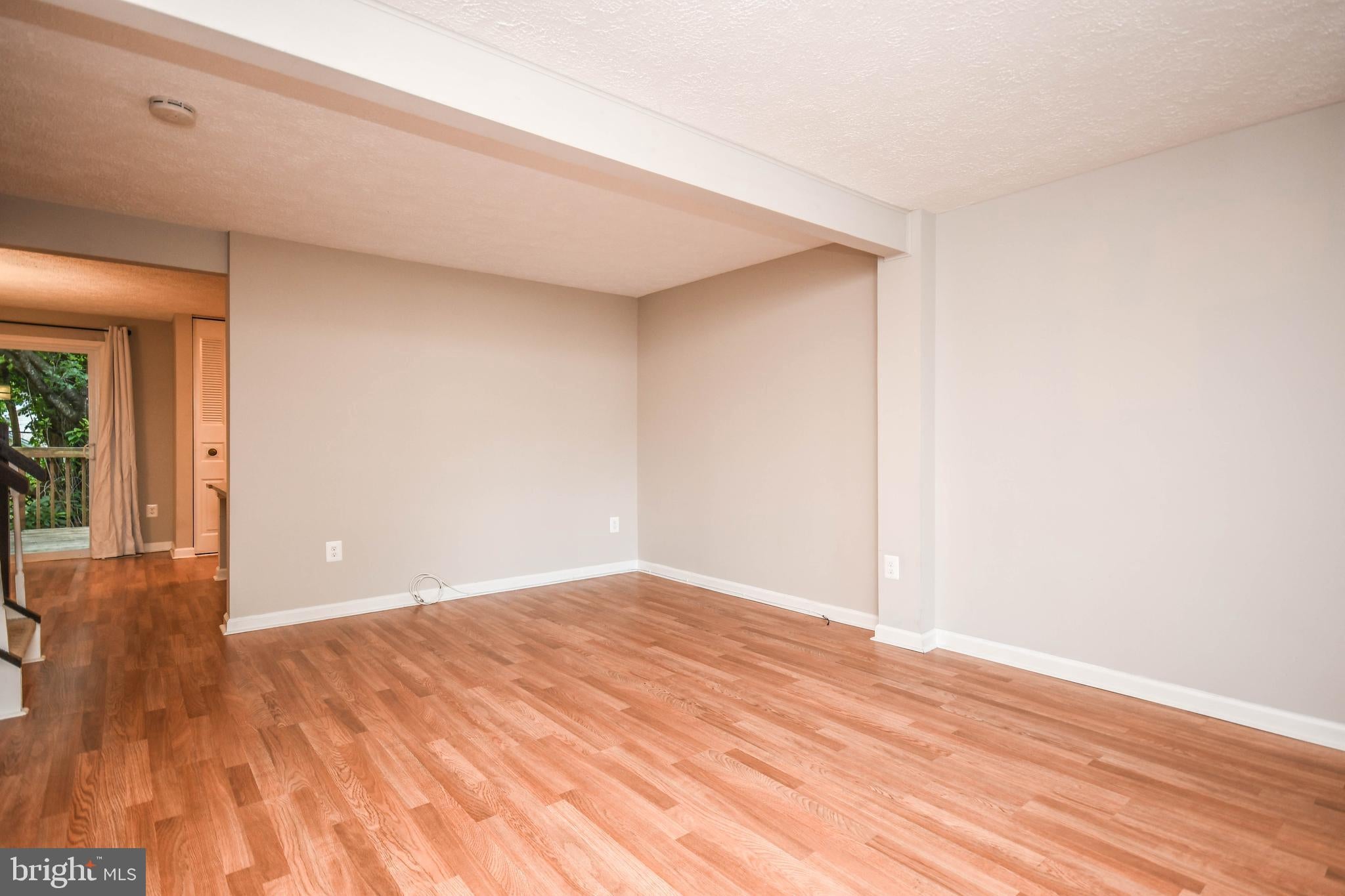 27 CROSS COUNTRY COURT