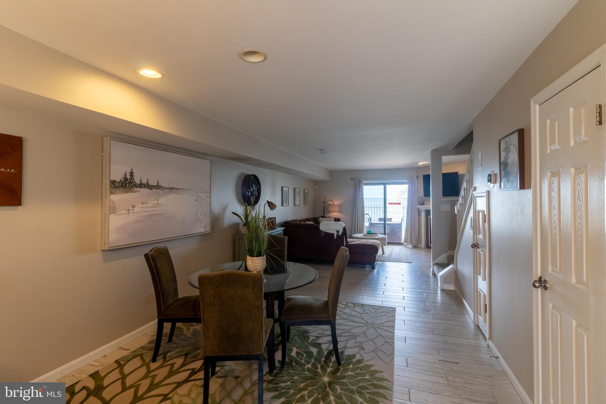 25 QUEEN ELIZABETH COURT E