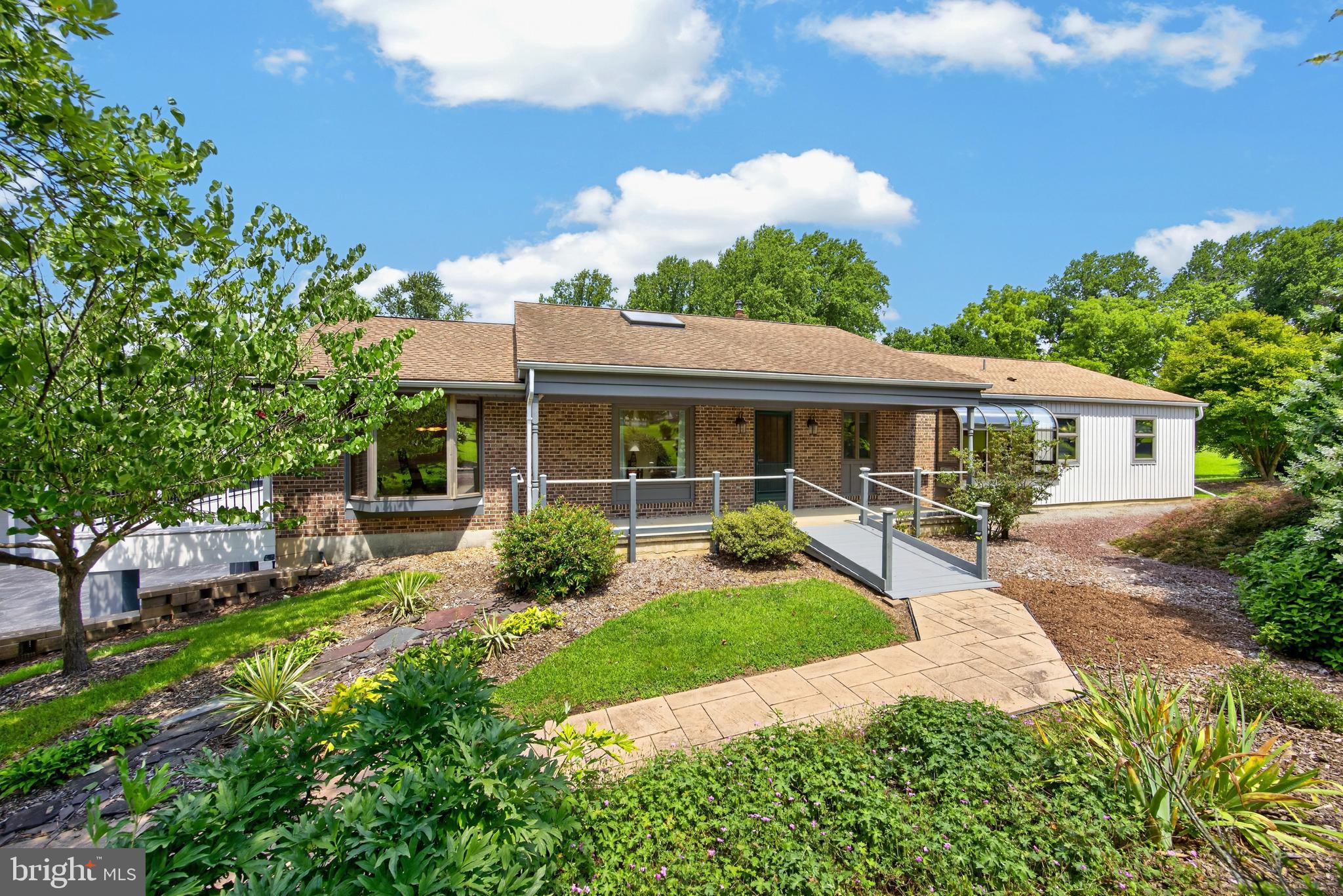 1739 N MIDDLETOWN ROAD