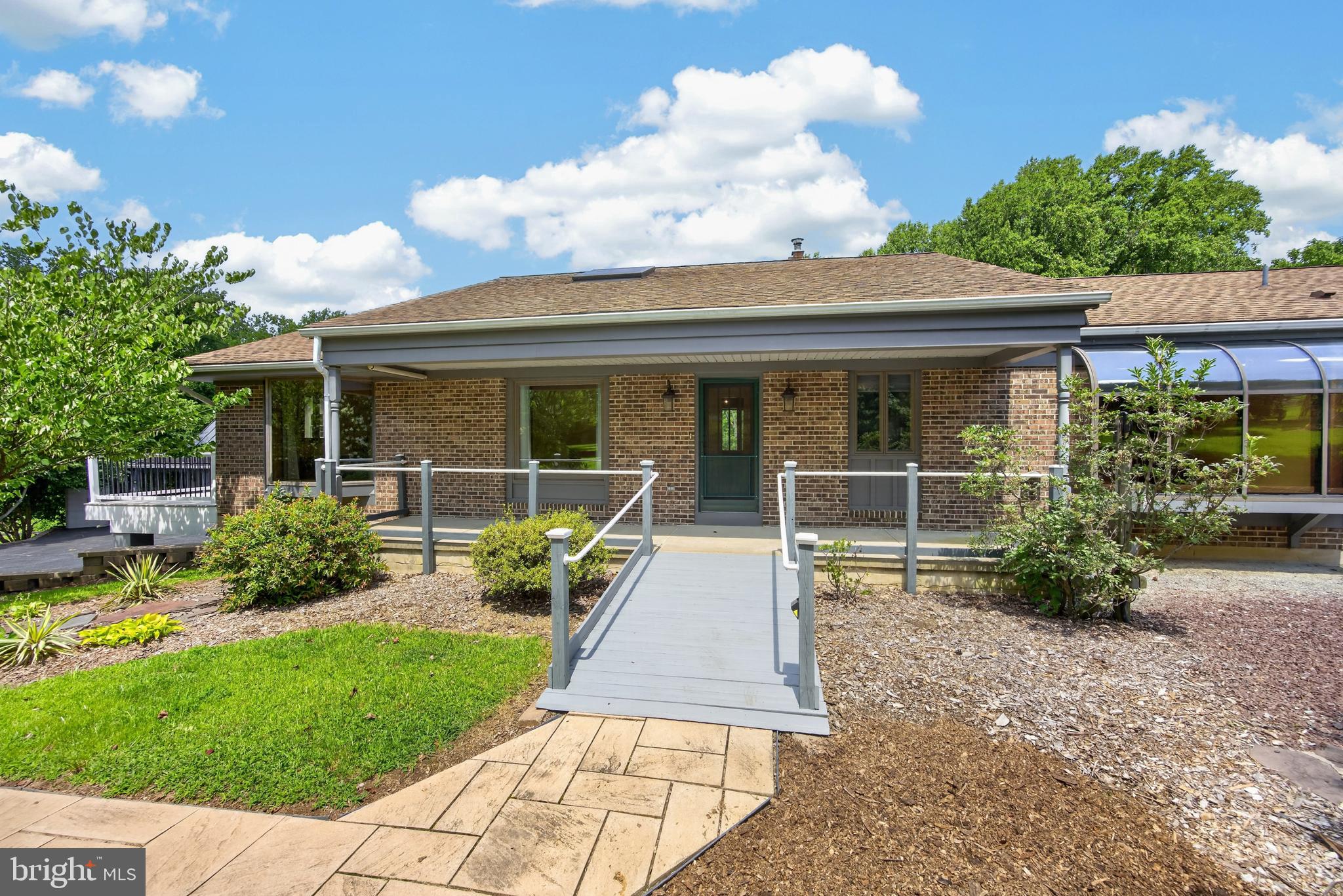 1739 N MIDDLETOWN ROAD