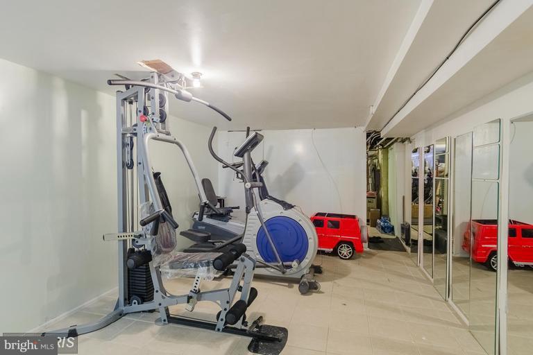 WASHINGTON VILLAGE - Residential Lease