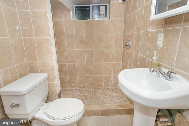 WASHINGTON VILLAGE - Residential Lease