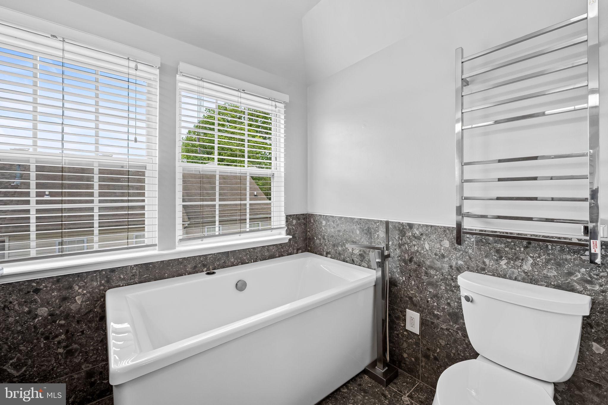 CROMWELL FOUNTAIN - Residential