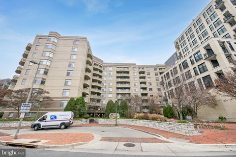 Photo of 7111 Woodmont Avenue #814, BETHESDA, MD 20815 (MLS # MDMC2208798)
