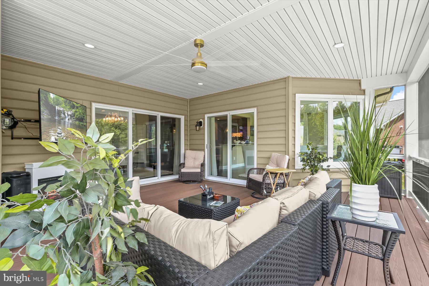 OAK CREEK - Residential