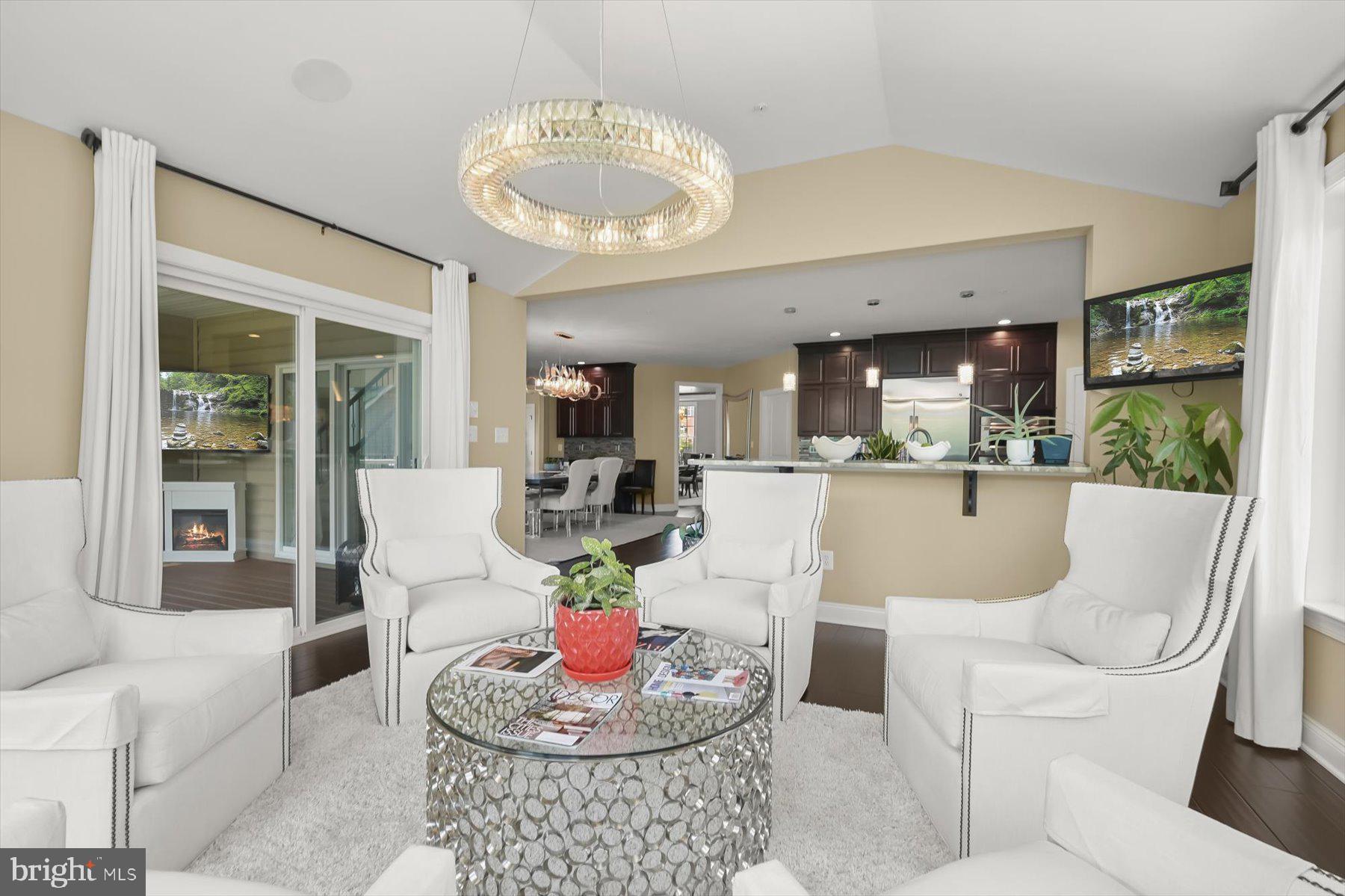 OAK CREEK - Residential