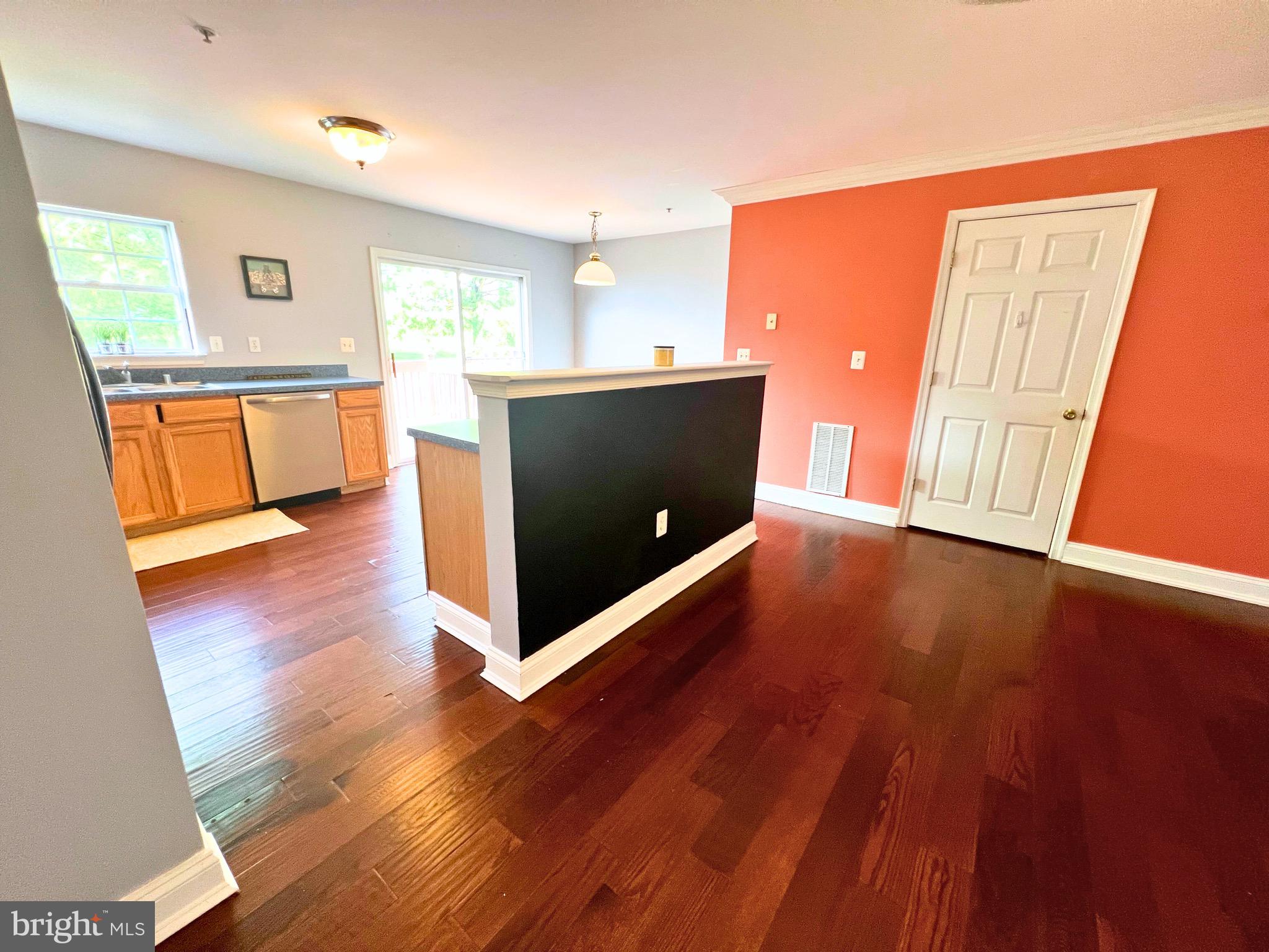 3327 SILVERTON LANE
