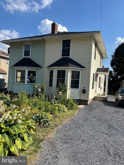 Townhouse For Sale - 42 E Columbia Road<br/> ENOLA, PA 17025