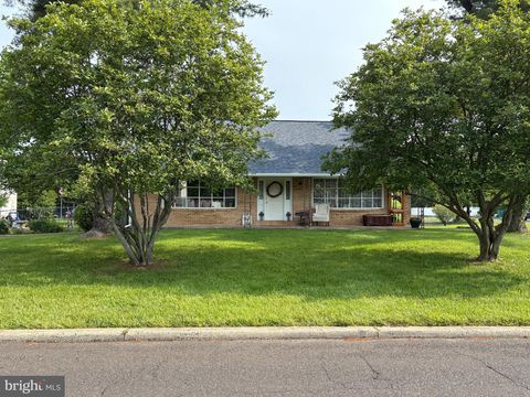 114 NURSERY AVENUE LEVITTOWN PA 19057