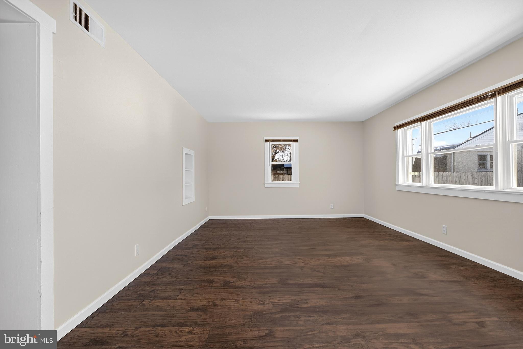 245 W CHAMPLAIN AVENUE