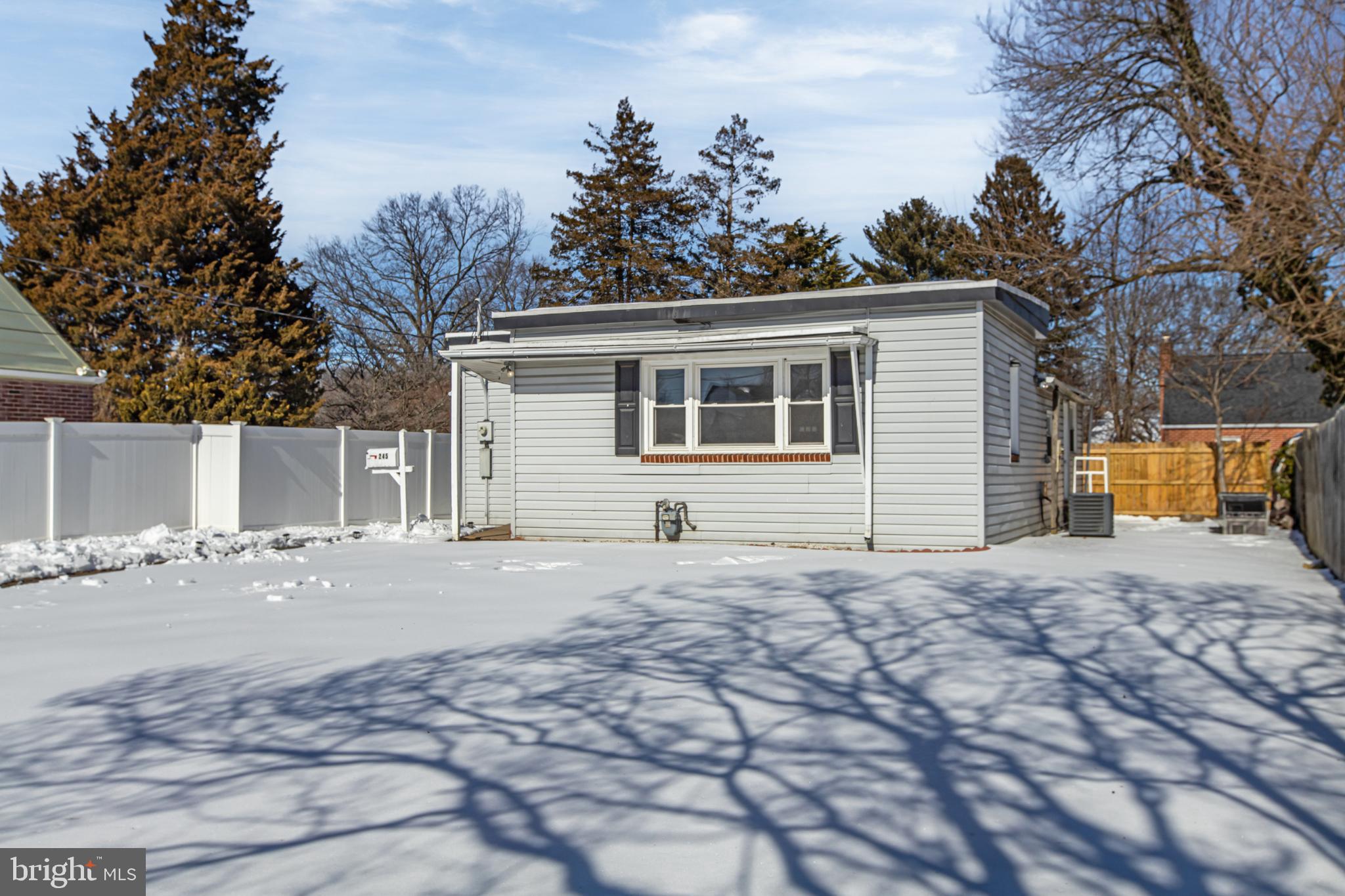 245 W CHAMPLAIN AVENUE