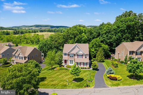 Homes For Sale - 230 Ironstone Lane<br/> Chester County, ELVERSON, PA 19520