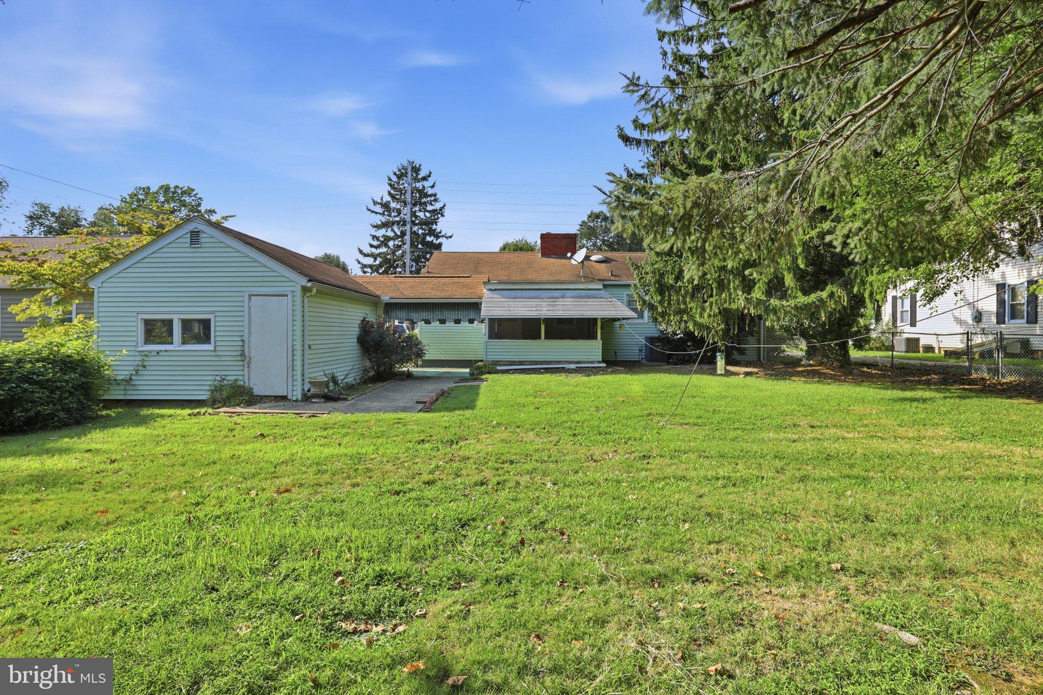 818 E DIVISION STREET