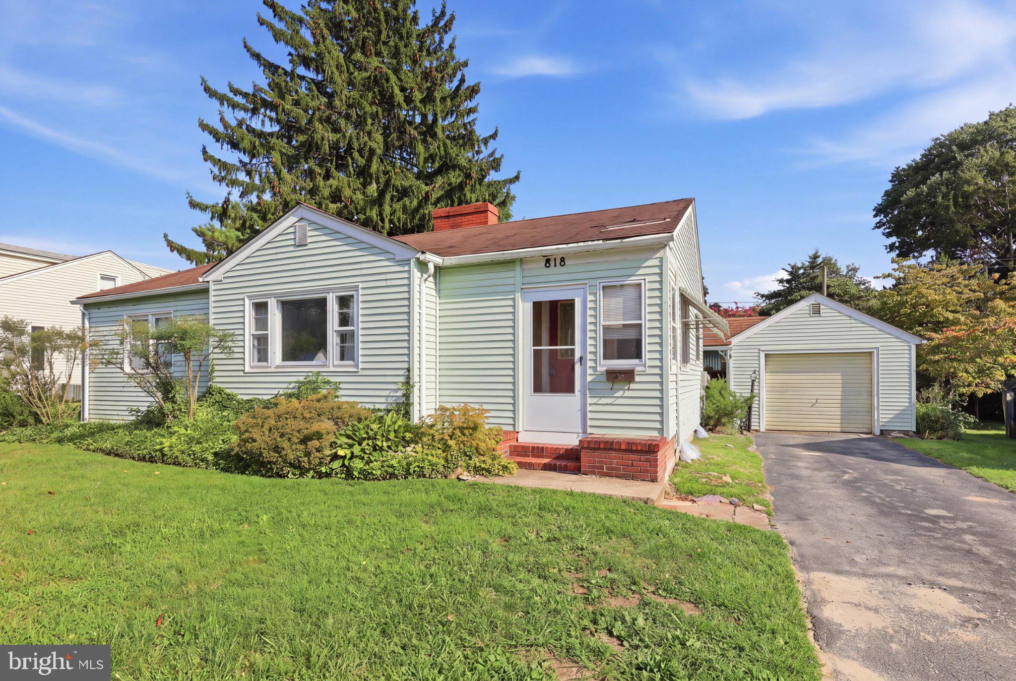 818 E DIVISION STREET