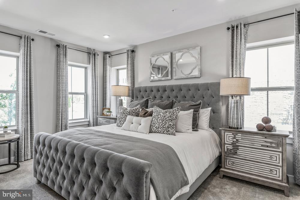 LAKE LINGANORE TOWN CENTER - Residential