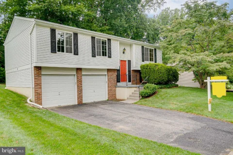 5906 Oak Leather Drive, Burke, VA MLS: VAFX2326166