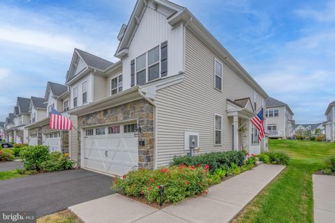 18 LACEY LANE WARMINSTER PA 18974