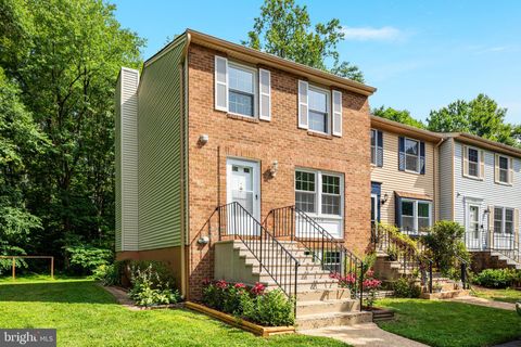 Townhouse For Sale - 5712 Round Top Lane<br/> BURKE, VA 22015