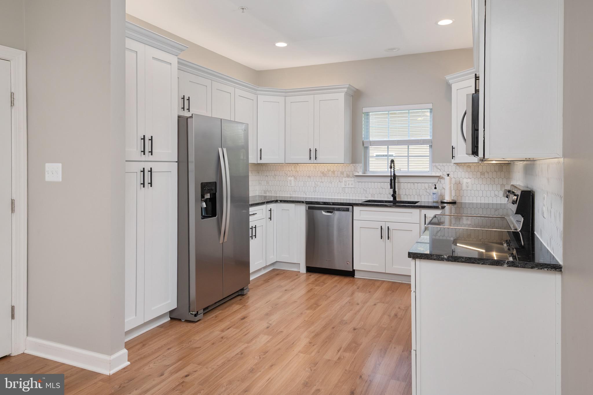 AVALON SHORES - Residential