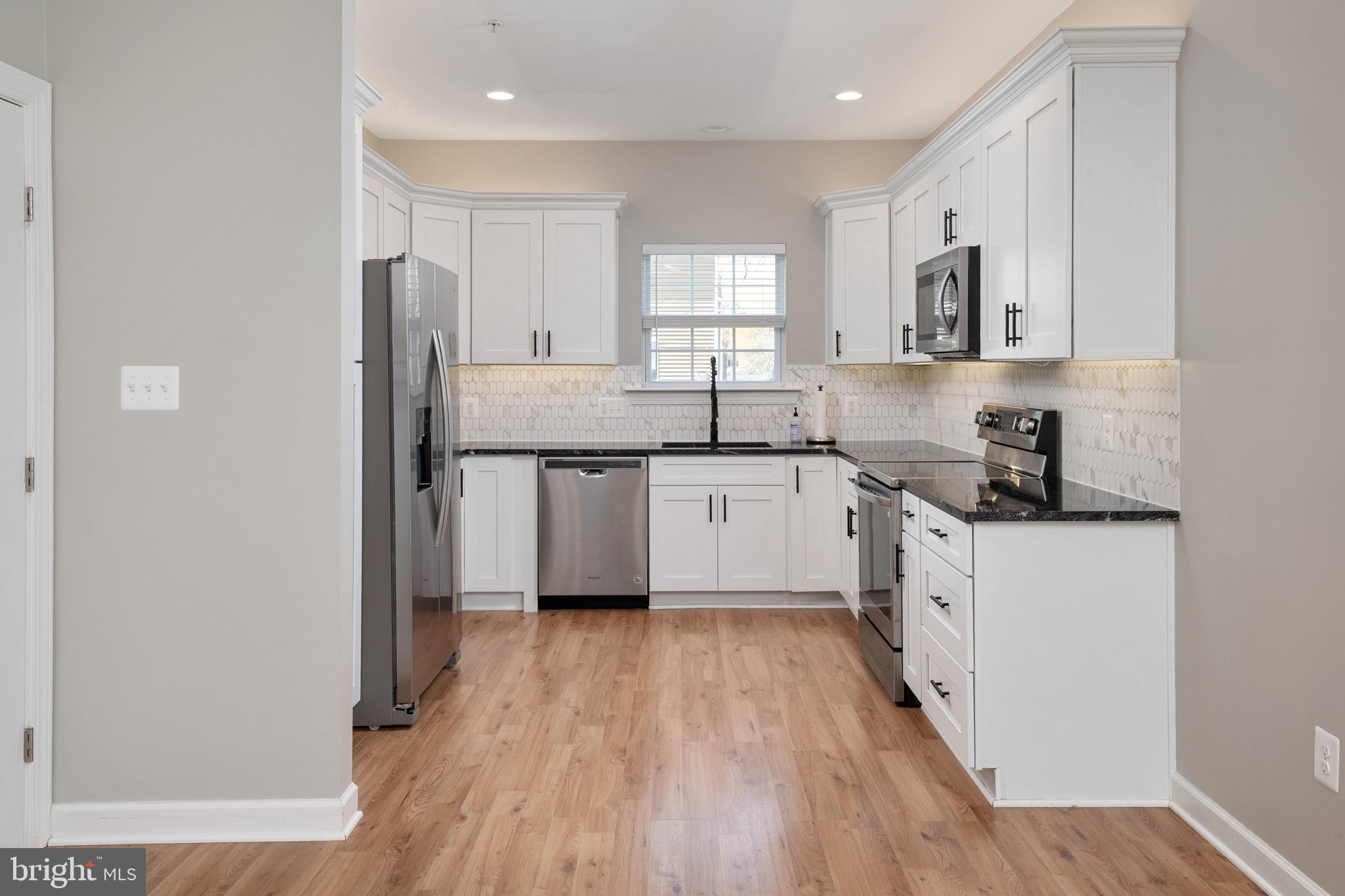 AVALON SHORES - Residential