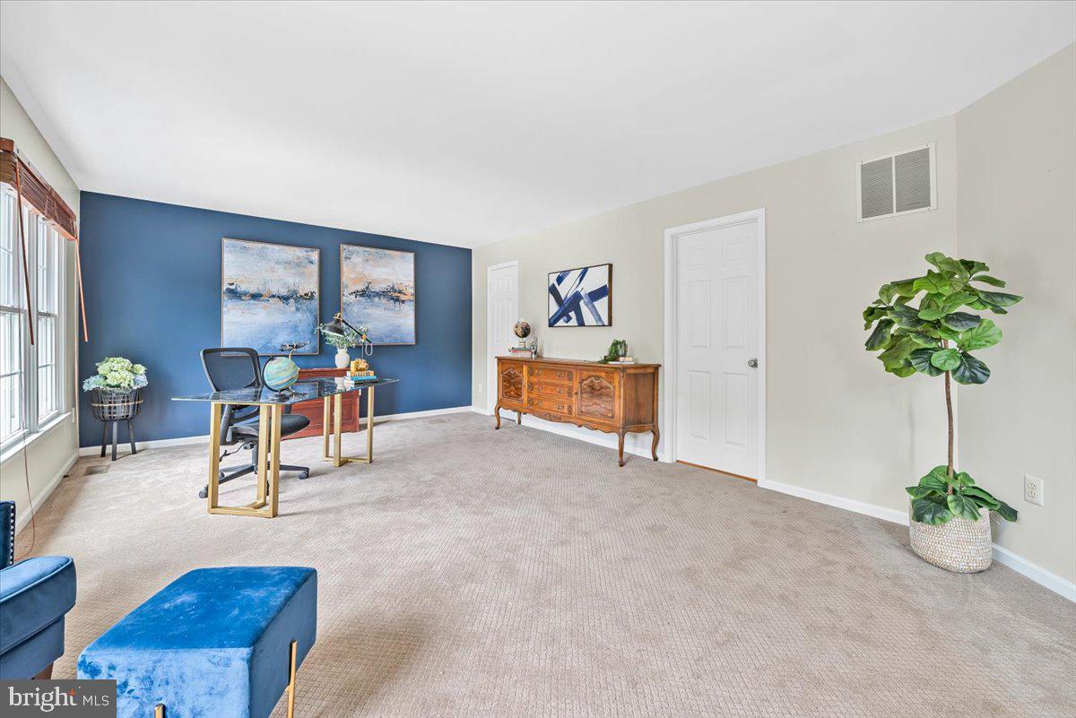 KENSINGTON HEIGHTS - Residential