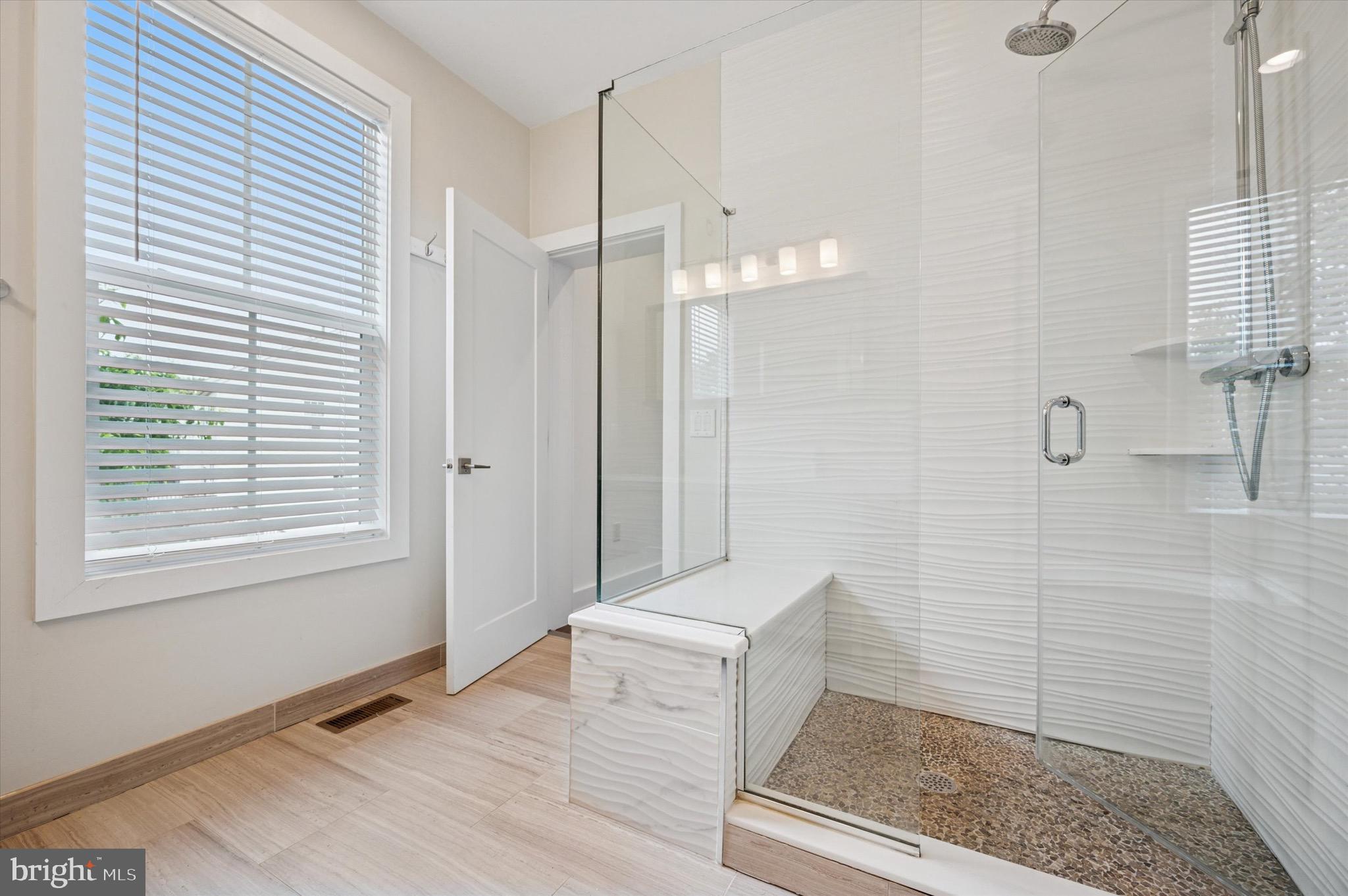 ROXBOROUGH - Residential