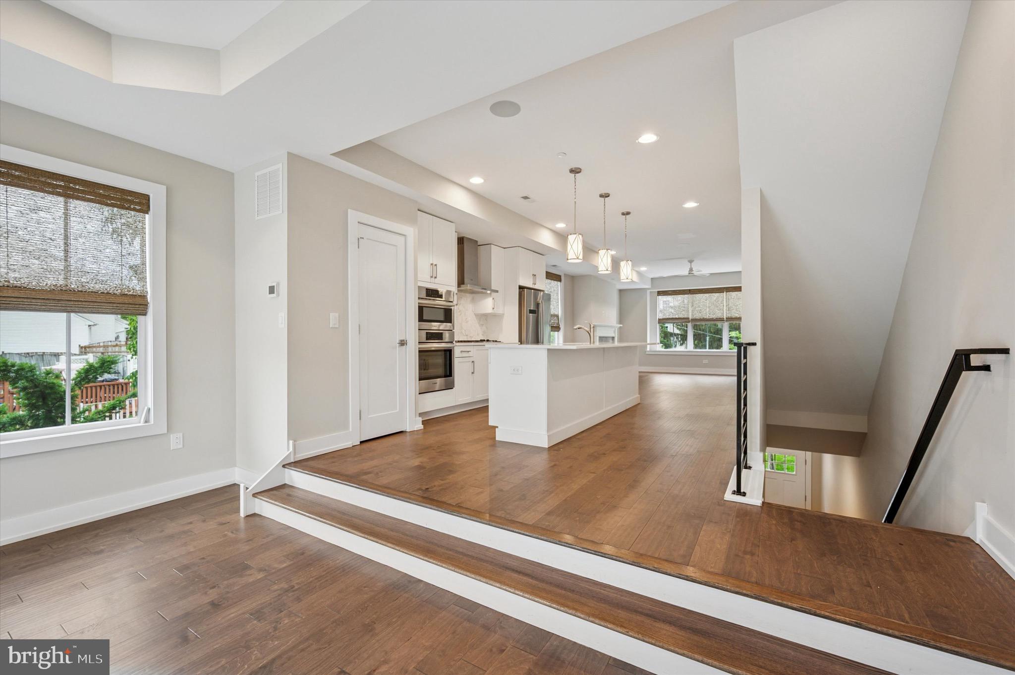 ROXBOROUGH - Residential