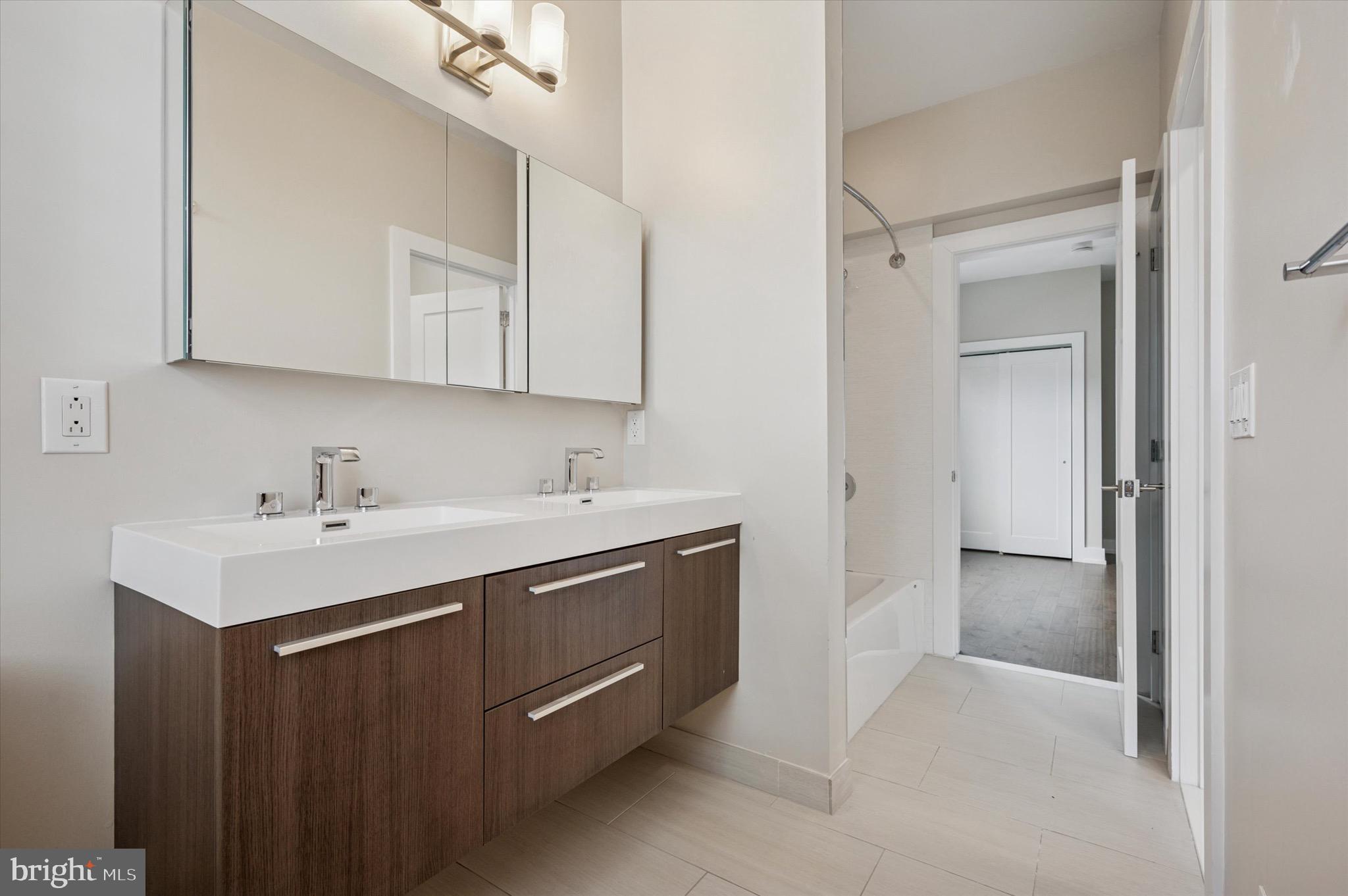 ROXBOROUGH - Residential